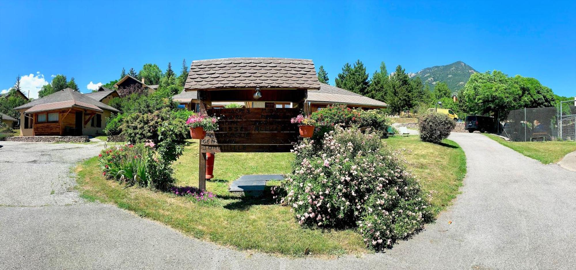 Hotel Le Catinat Fleuri Guillestre Esterno foto