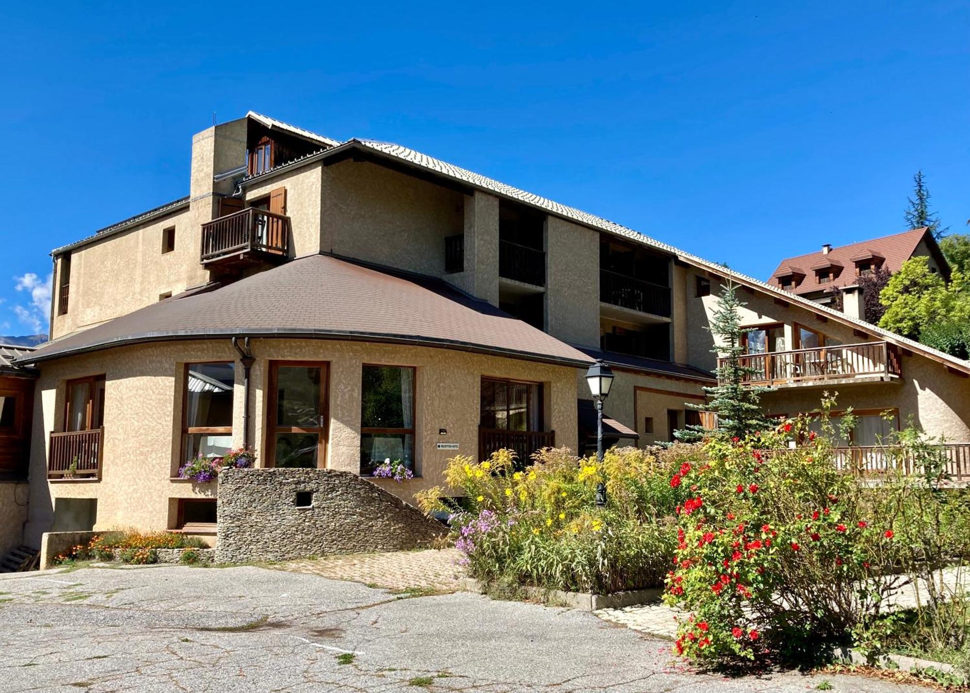 Hotel Le Catinat Fleuri Guillestre Esterno foto