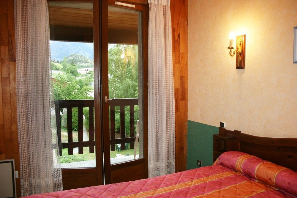 Hotel Le Catinat Fleuri Guillestre Esterno foto